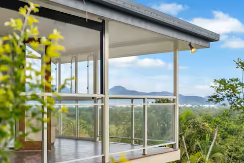 Cairns 2BR Lakes Elevated Apt